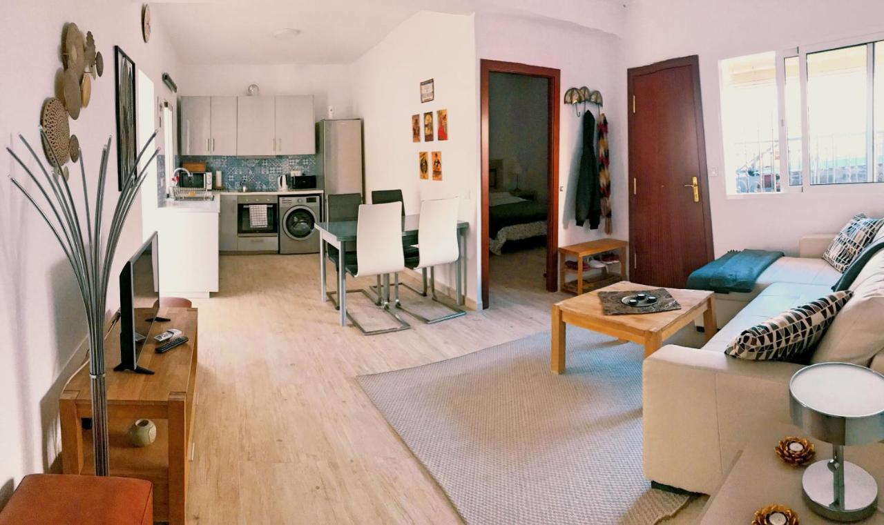 Town House With Patio In Quiet Residential Area 10 Min From Beach Torremolinos Extérieur photo